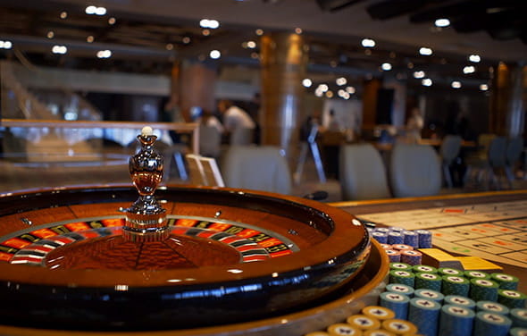 Wie kein anderes Spiel ist Roulette mit den Spielbanken verbunden. Auch ohne ein Casino besucht zu haben, kennt wohl jeder Deutsche das Kesselspiel aus Film und Fernsehen.