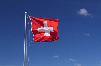 Die Schweizer Flagge im Wind