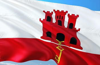 Flagge von Gibraltar im Wind