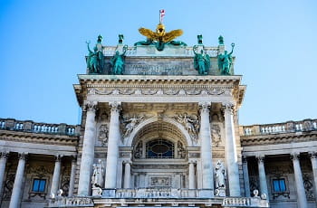 Die Fassade der Wiener Hofburg.