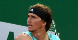 Bild des Tennisspielers Alexander Zverev auf einem Tennisplatz 