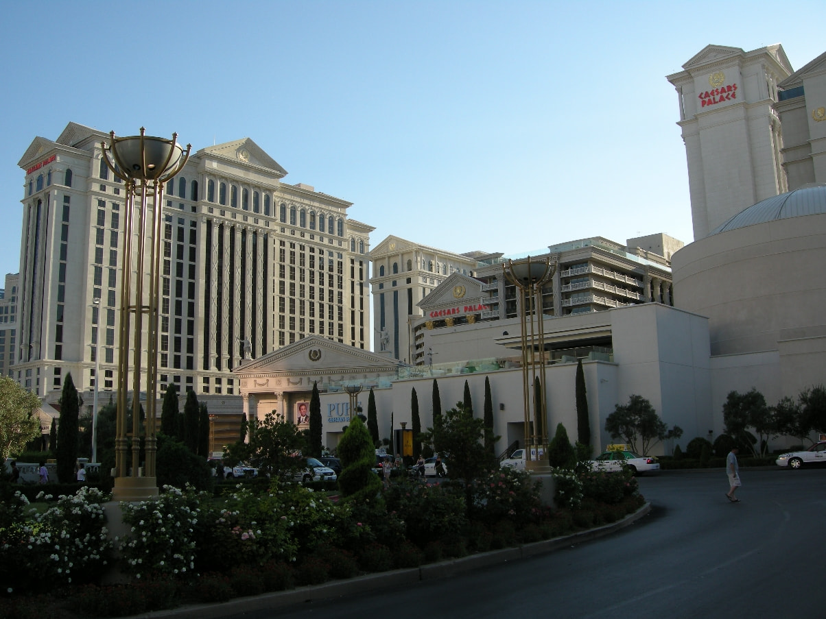 Außenaufnahme des Caesars Palace.