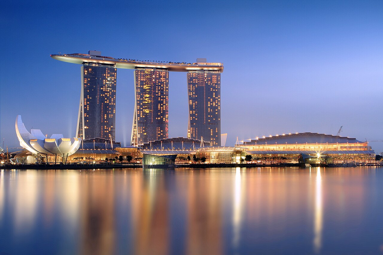 Außenansicht des Marina Bay Sands Resorts in Singapur.