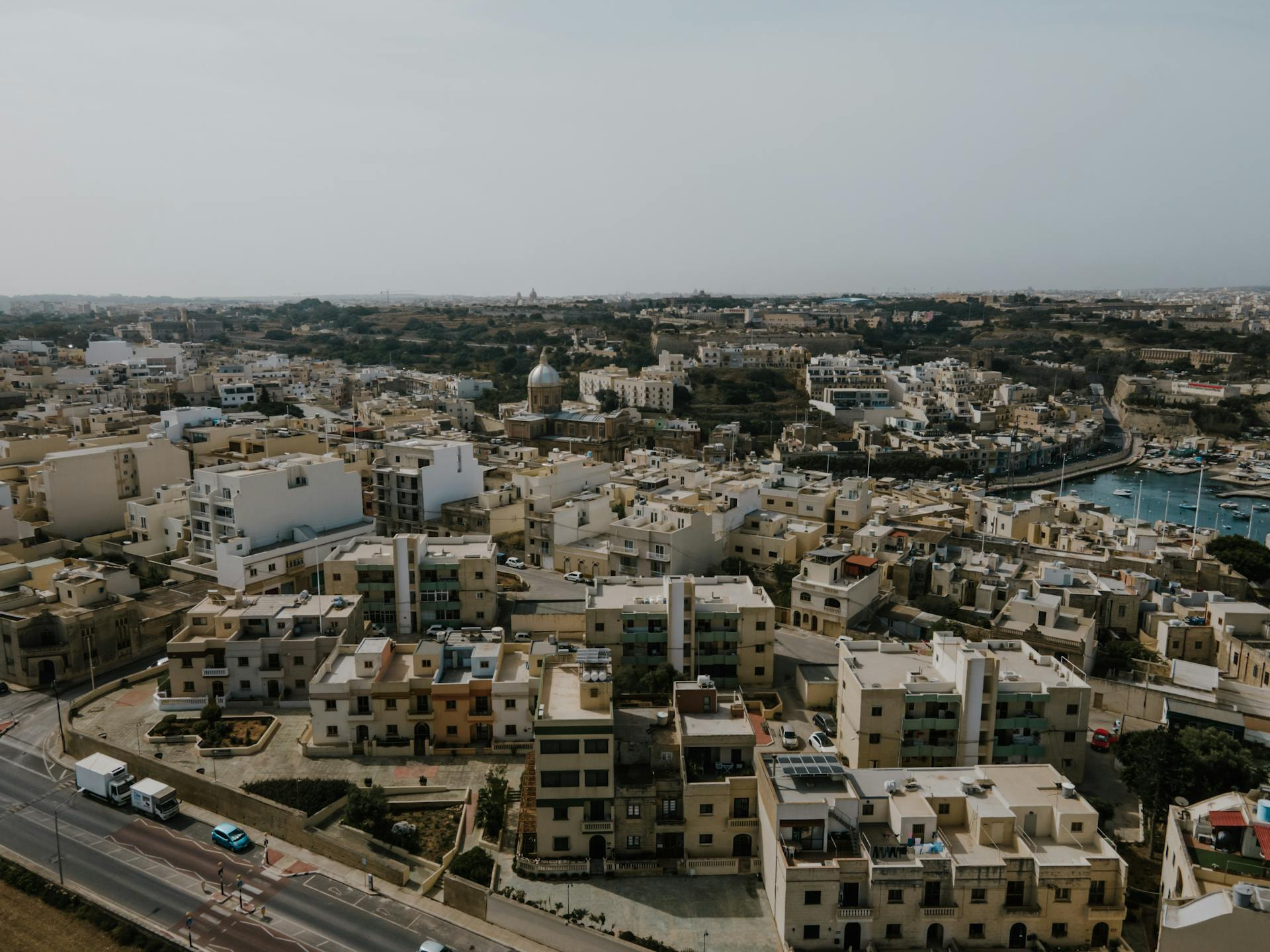 Luftaufnahme der Stadt Kalkara in Malta