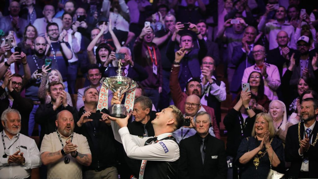 Aufnahme von Kyren Wilson nach dem Gewinn der Snooker-Weltmeisterschaft.