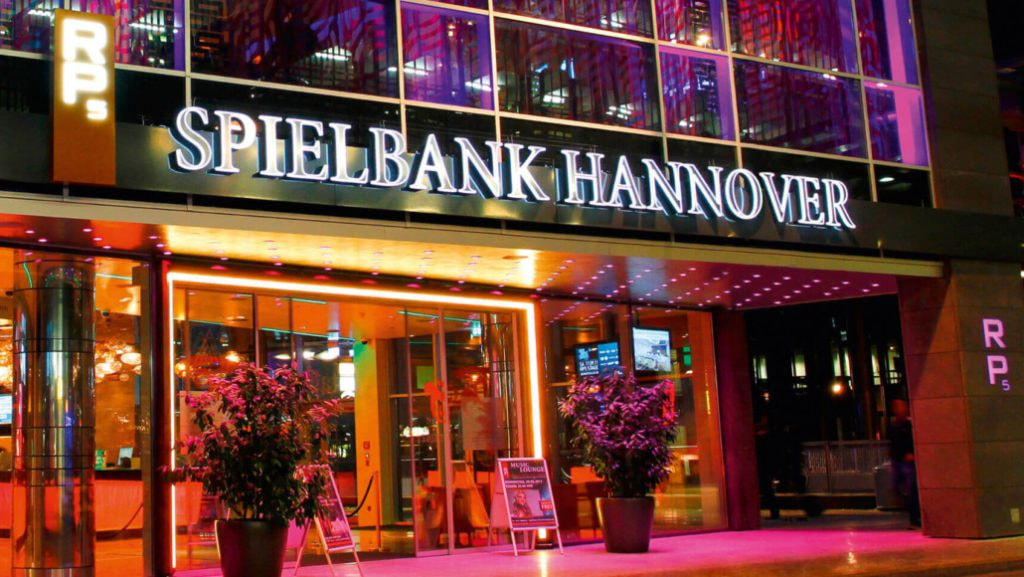 Aufnahme der Spielbank Hannover bei Nacht.