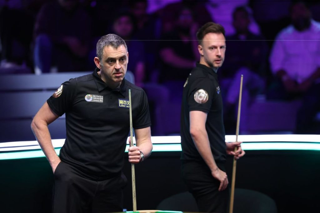 Aufnahme von Judd Trump und Ronnie O'Sullivan bei den Riyadh Season World Masters.