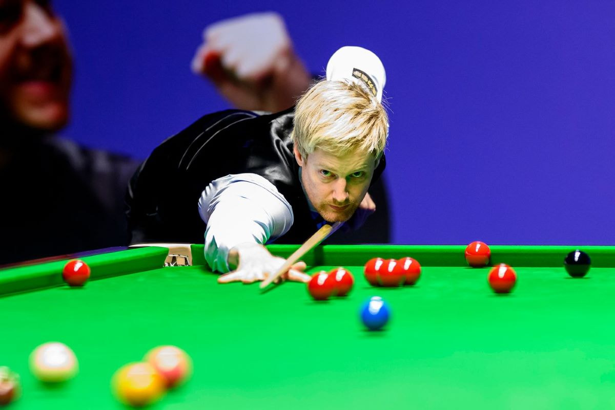 Aufnahme von Neil Robertson bei den Saudi Arabia Snooker Masters.