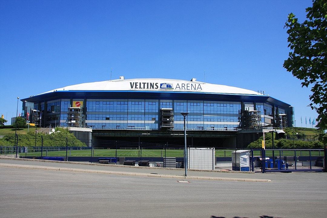 Die Veltins Arena im Jahre 2010.