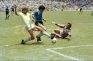 Peter Shilton im Duell gegen Diego Maradona.