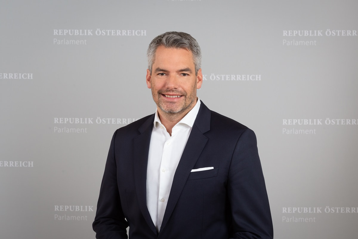 Offizielles Pressefoto von Karl Nehammer