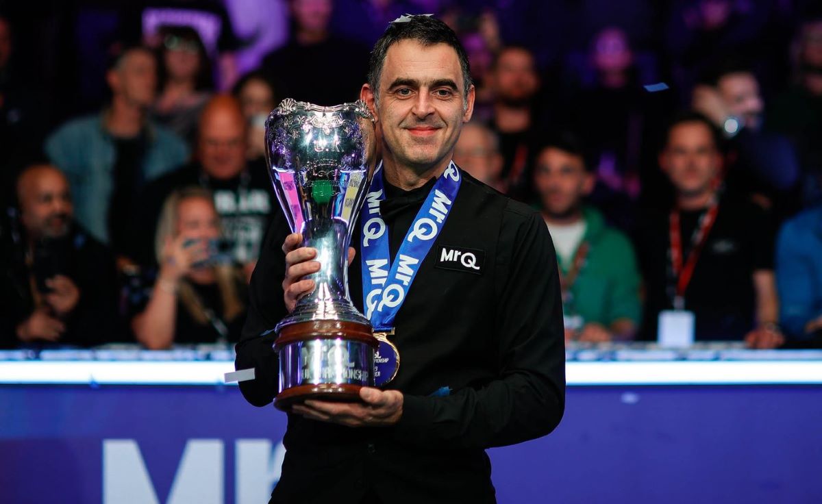 Aufnahme von Ronnie O'Sullivan nach dem Gewinn der UK Championship 2023.