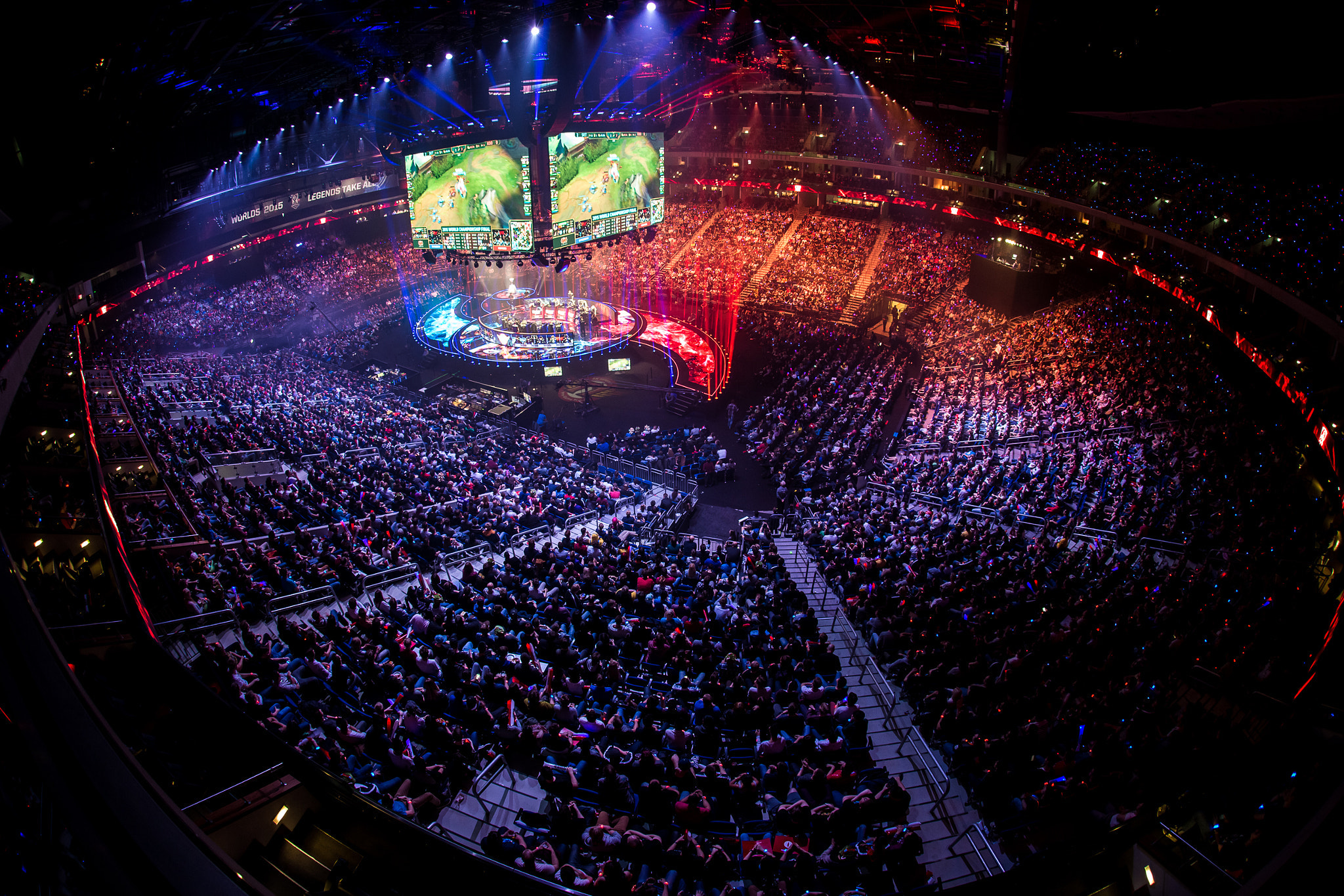 Finale der League of Legends World Championship 2015 in der Mercedes-Benz-Arena in Berlin