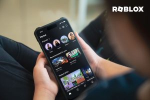 Aufnahme der Online-Plattform Roblox auf einem Smartphone.